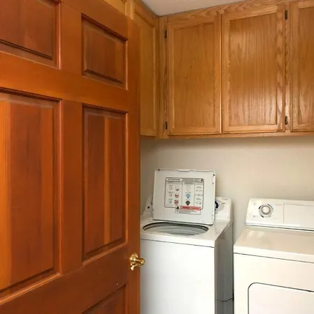 Villa Absolute Zen! Redwoods! Bbq Grill! Fast Wifi!! Ping Pong!! Dog Friendly!